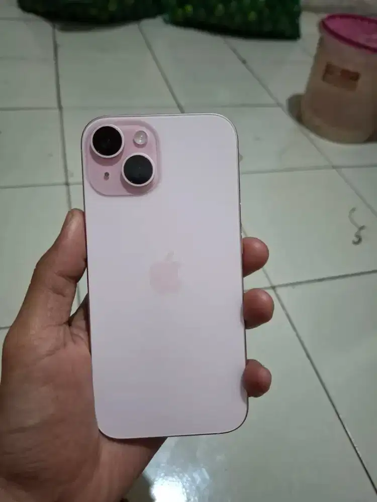 Iphone 15 basic 128 second ibox [GARANSI MASIH ON SAMPE MARET 2027]