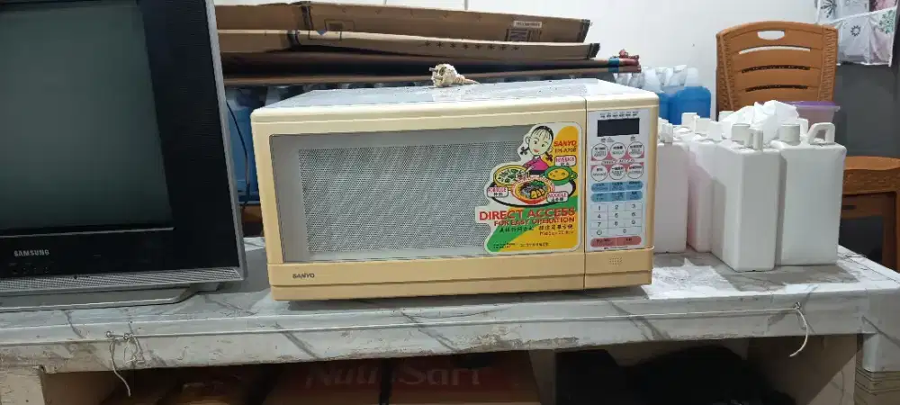 Sanyo Microwave EM - A 708.