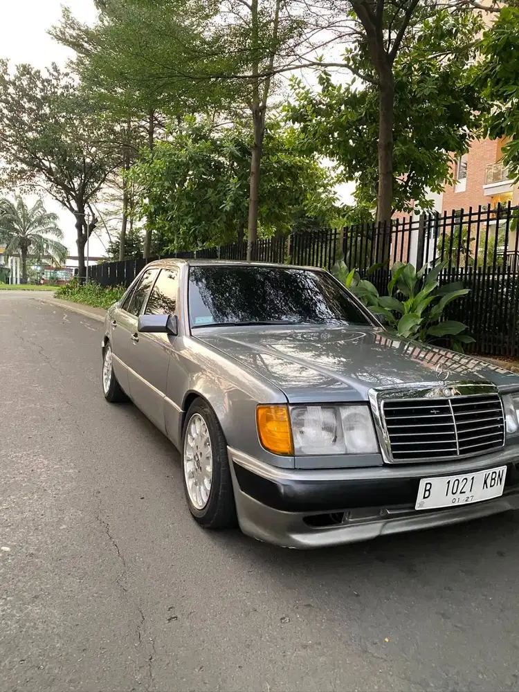 Mercedes Benz W124 300E
