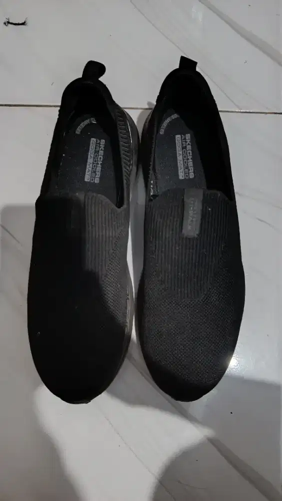 SEPATU SKECHERS