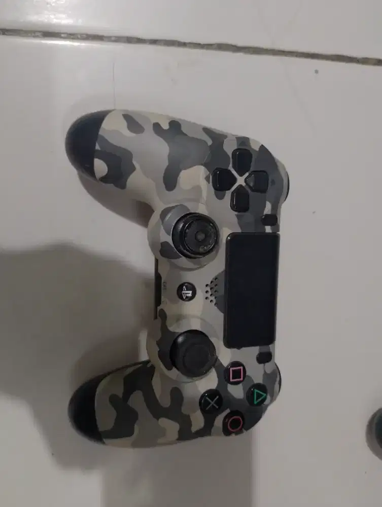 Dijual stik PS4