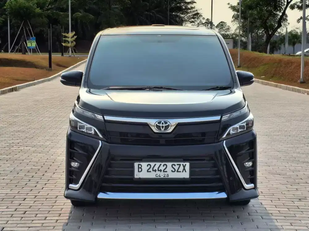 Toyota Voxy 2.0 matic 2018