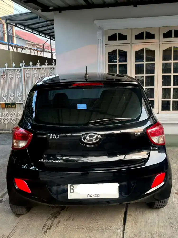 Hyundai grand I 10 1.2 gls automatic hitam mobil mulus n masih ori