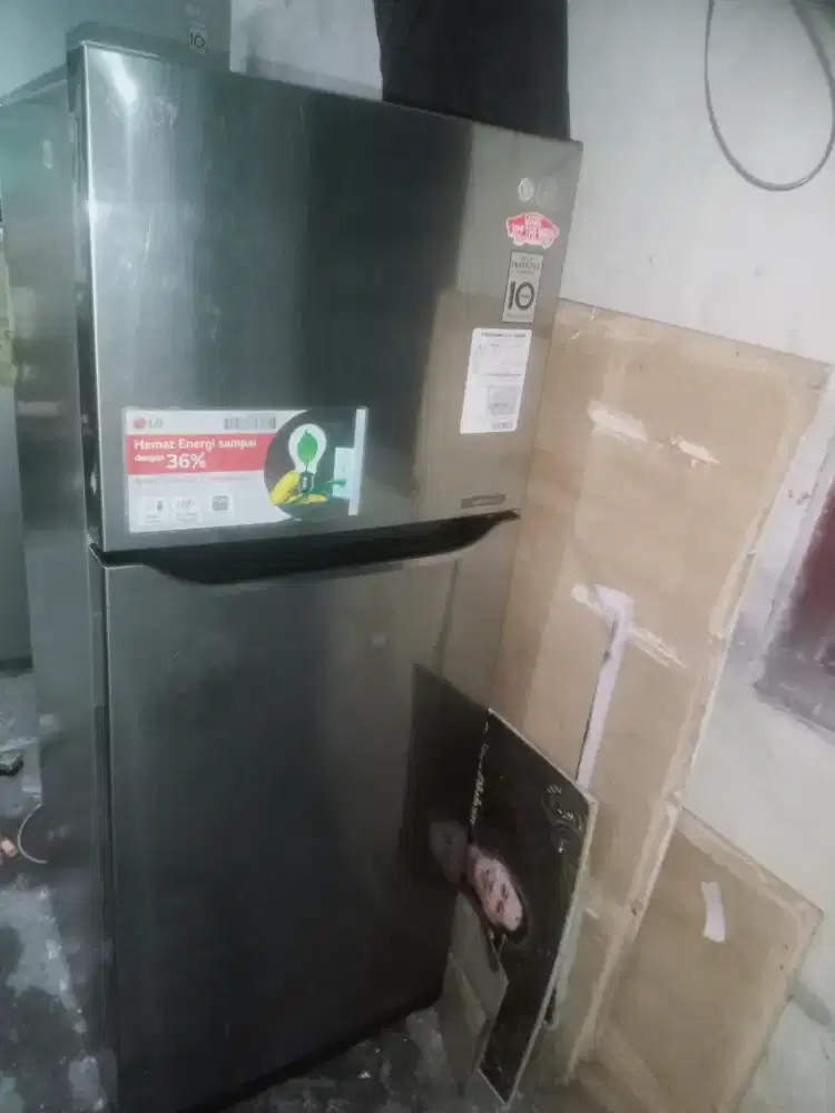 Di jual kulkas 2 pintu merk LG Inverter Normal Dingin Beku SIAP.PAKAI