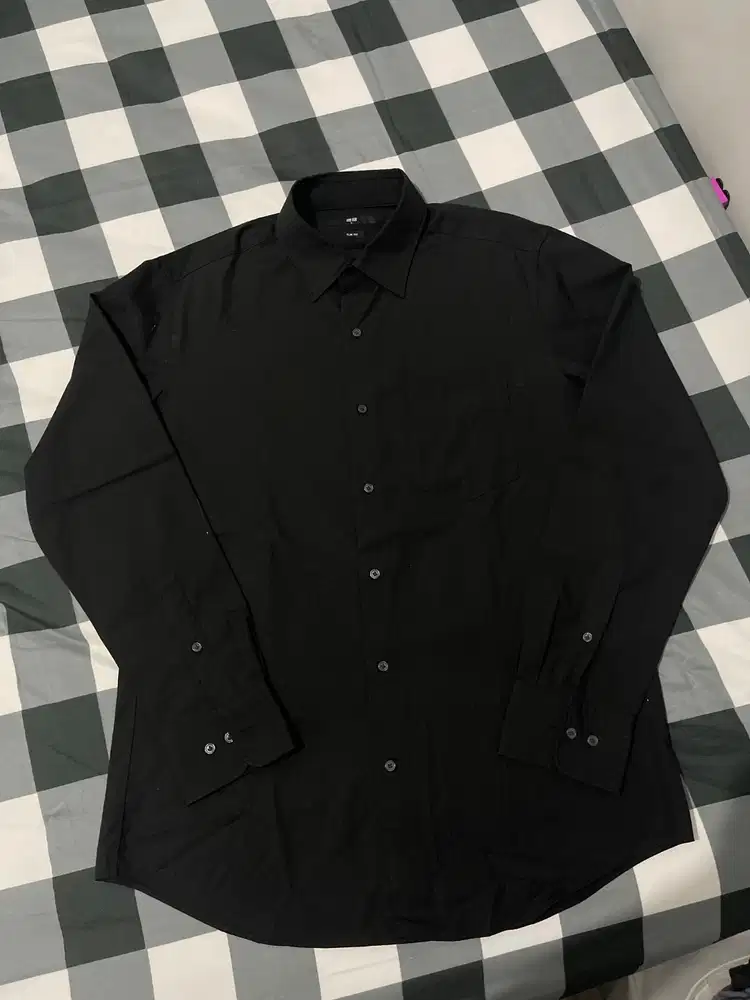 Kemeja shirt full hitam size L uniqlo slim fit original 100%