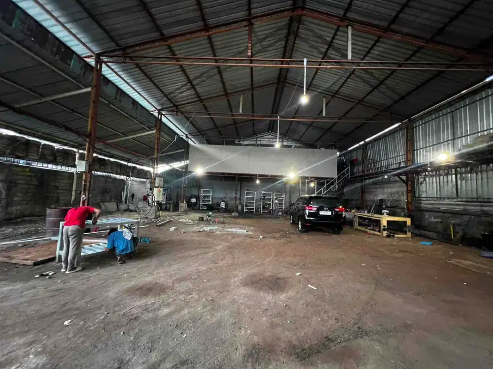 Di sewakan gudang di jalan utama Teuku Umar barat
