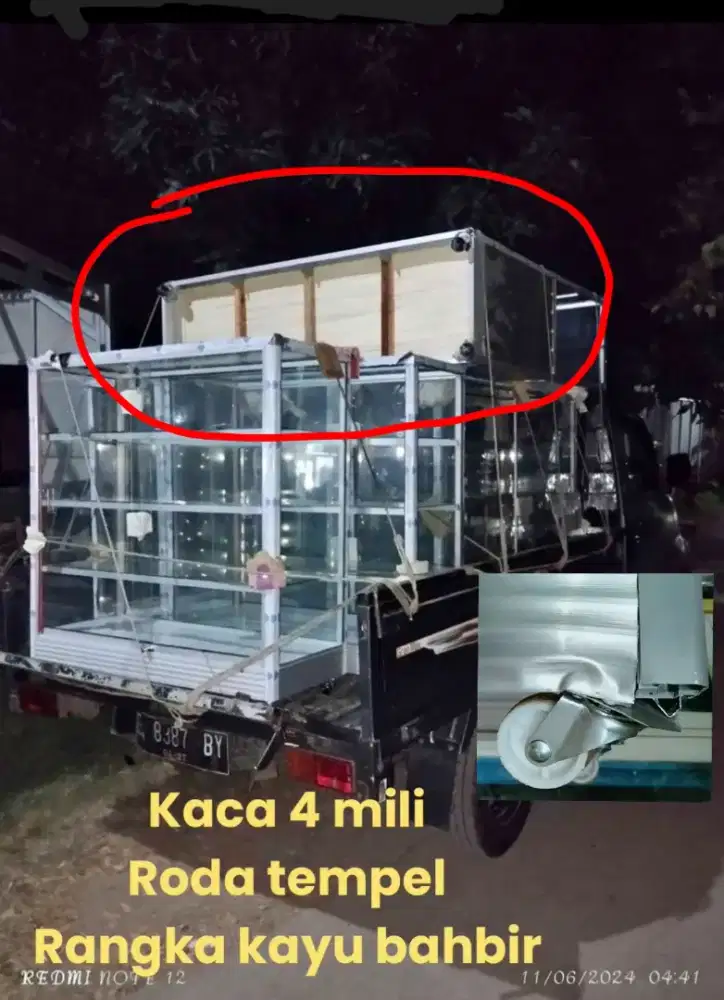 Jual etalase bekas 2mx2m dekat Kings Kepatihan alun2 Bandung