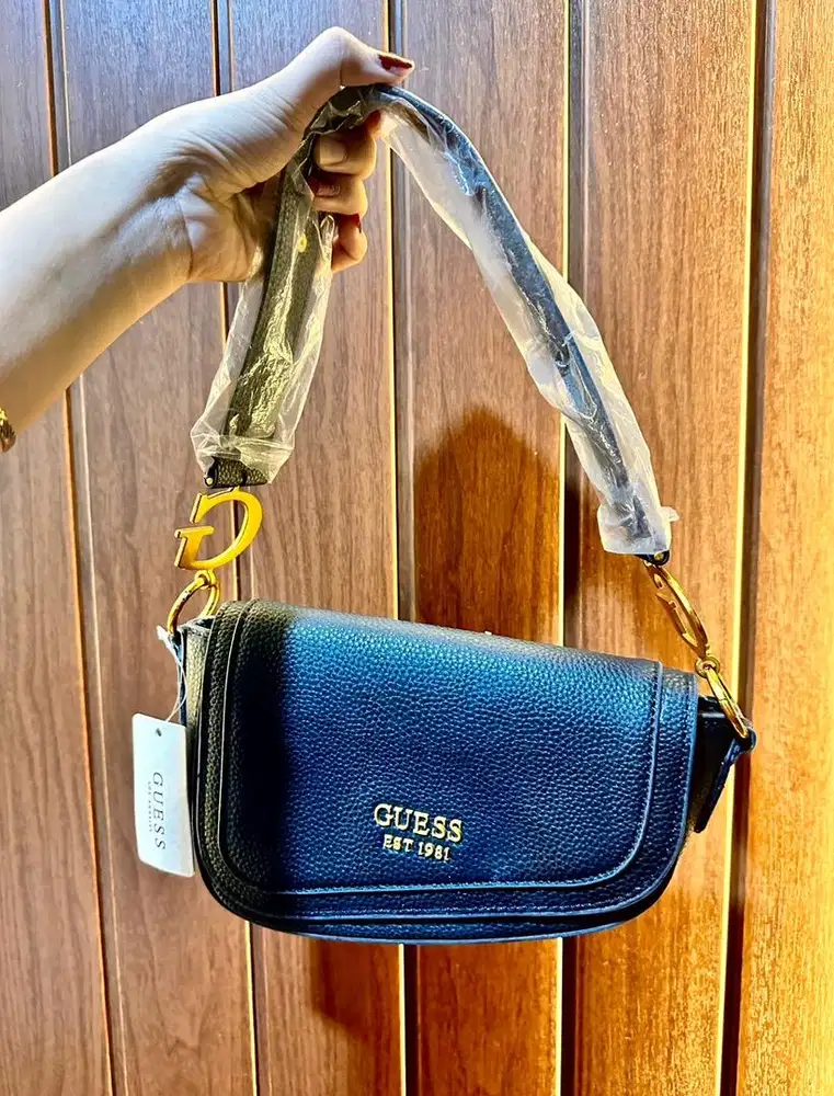 Tas Guess Hitam