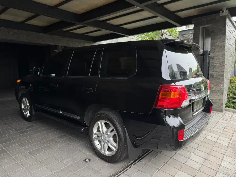 TOYOTA LANDCRUISER V8 DIESEL UK VERSION LIKE NEW