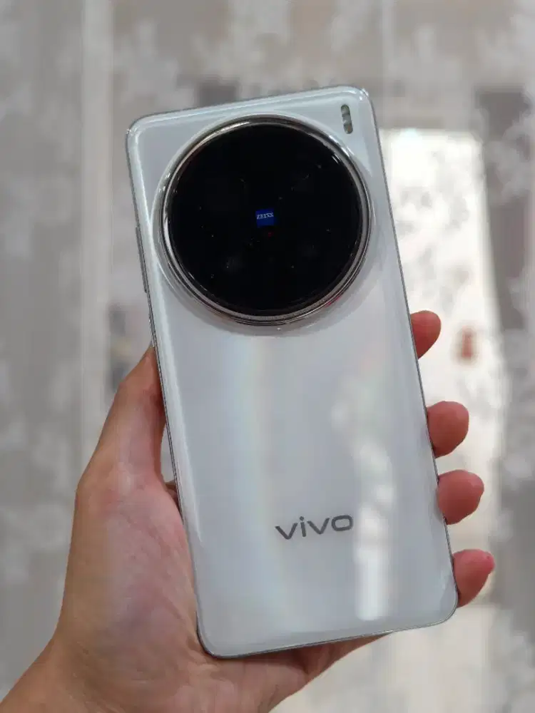 Vivo X200 PRO second