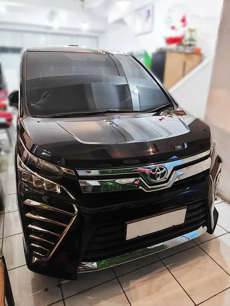DIJUAL TOYOTA VOXY 2.0 A/T TAHUN 2020 PEMAKAIAN TAHUN 2021