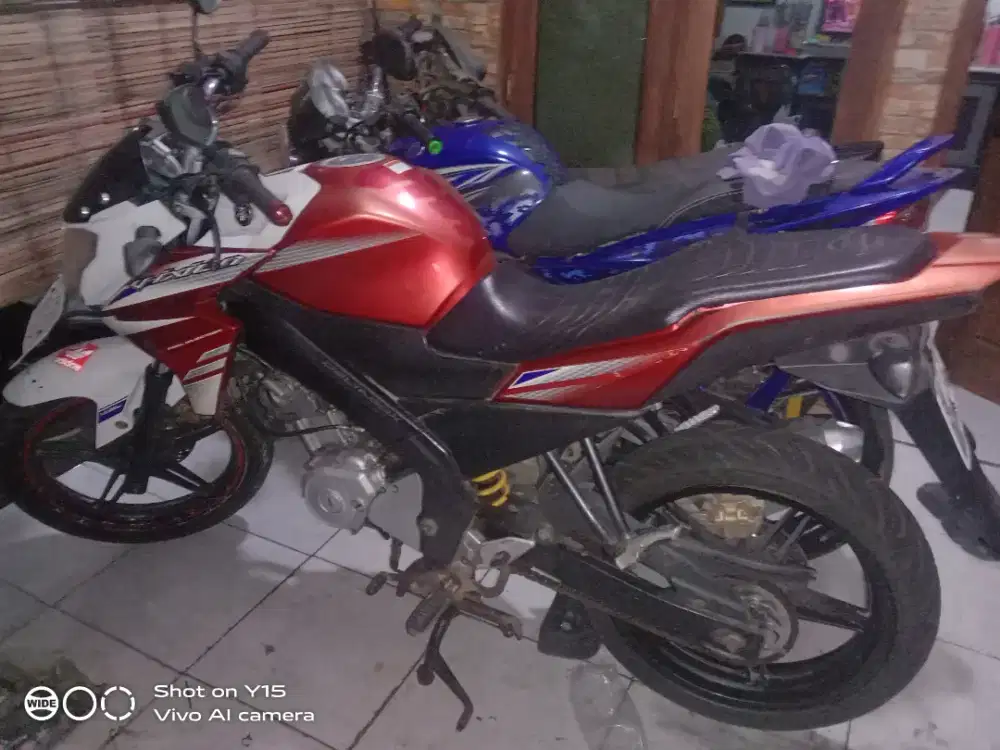 Dijual Vixion THN 2014 pajek telat 2023 mesin ok cat suda bule asli