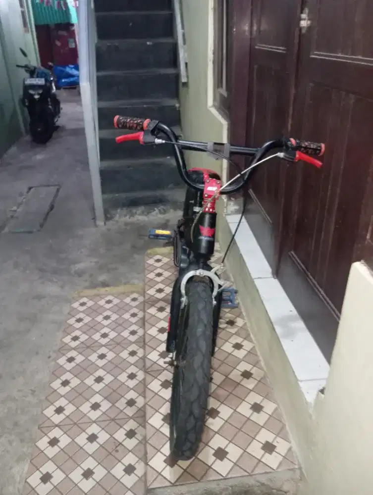Di jual sepeda BMX  merek ATLANTIS