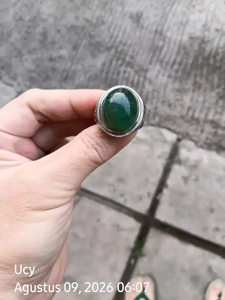 Natural emerald beryl vivid green/Jadeite Jade type A burma