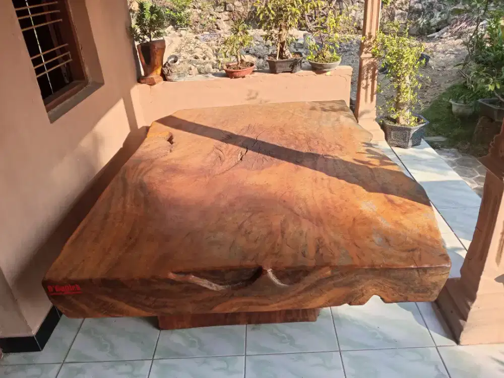 Meja kayu utuh trembesi