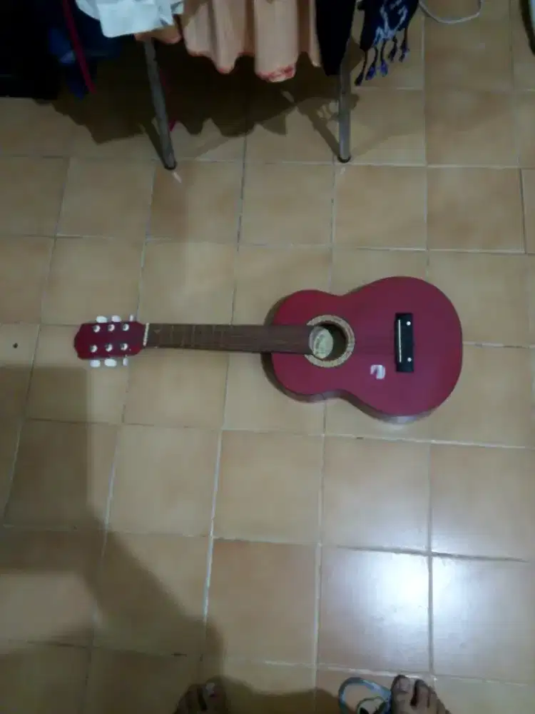 Gitar mini 6 senar kondisi bagus cocok untuk pemula