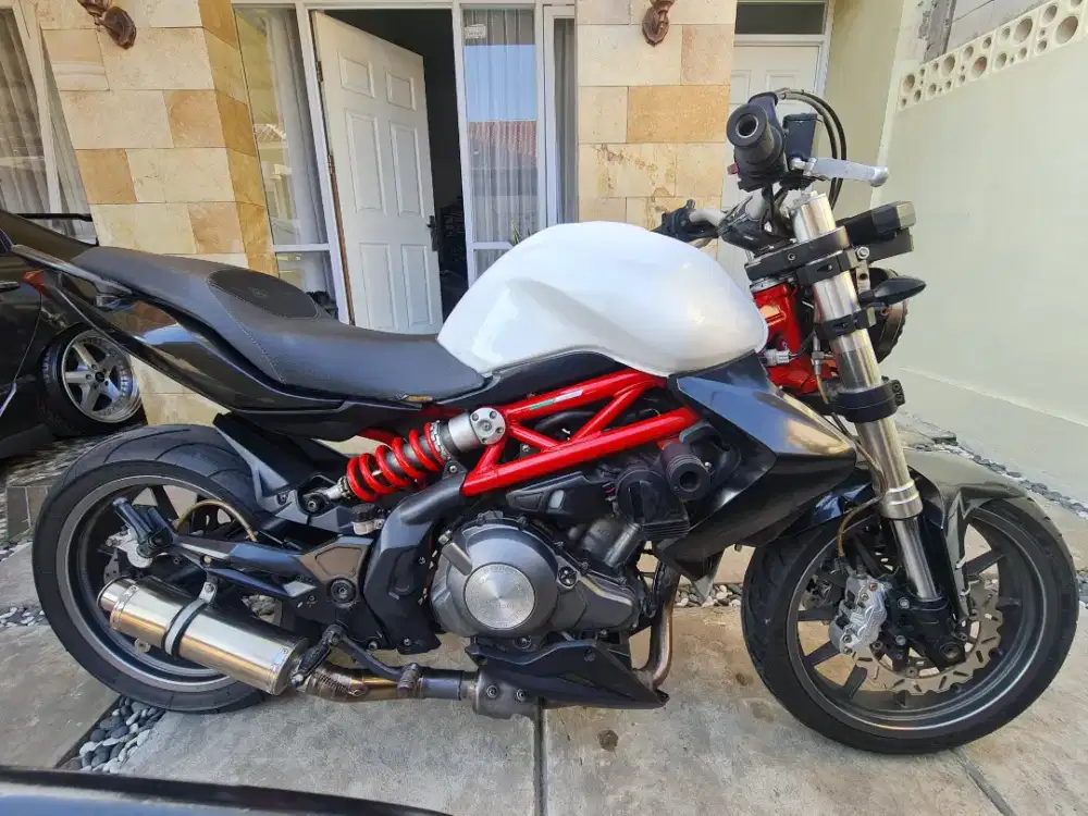 Di jual beneli tnt 250cc surat2 kumplit,pajak jalan