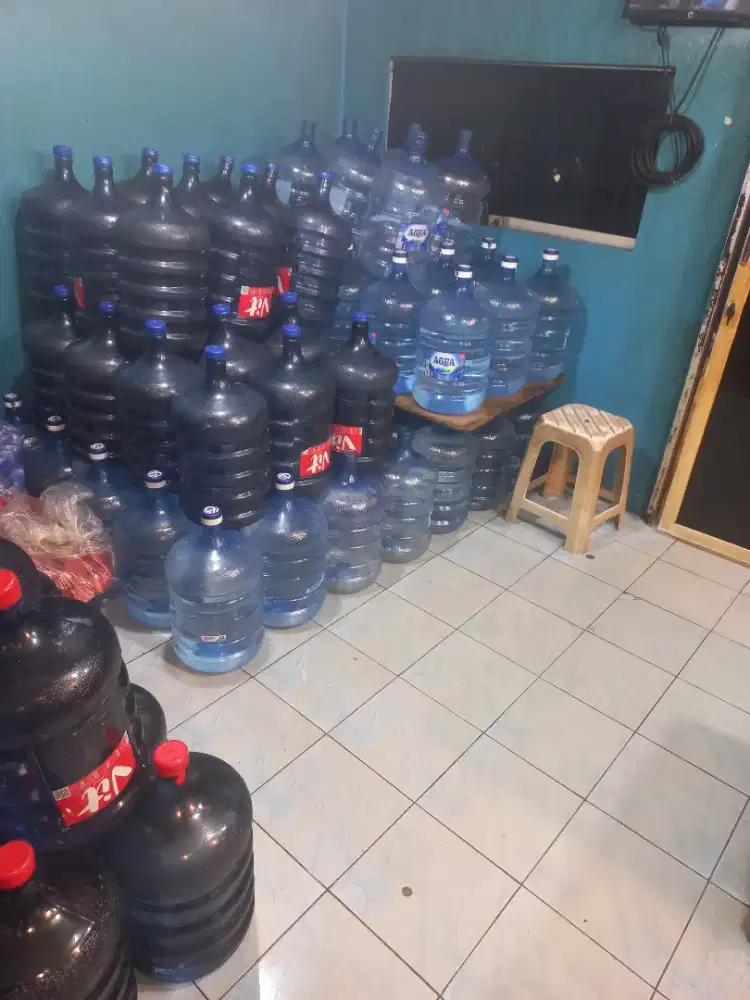 Dibutuhkan karywan buat isi ulang air minum