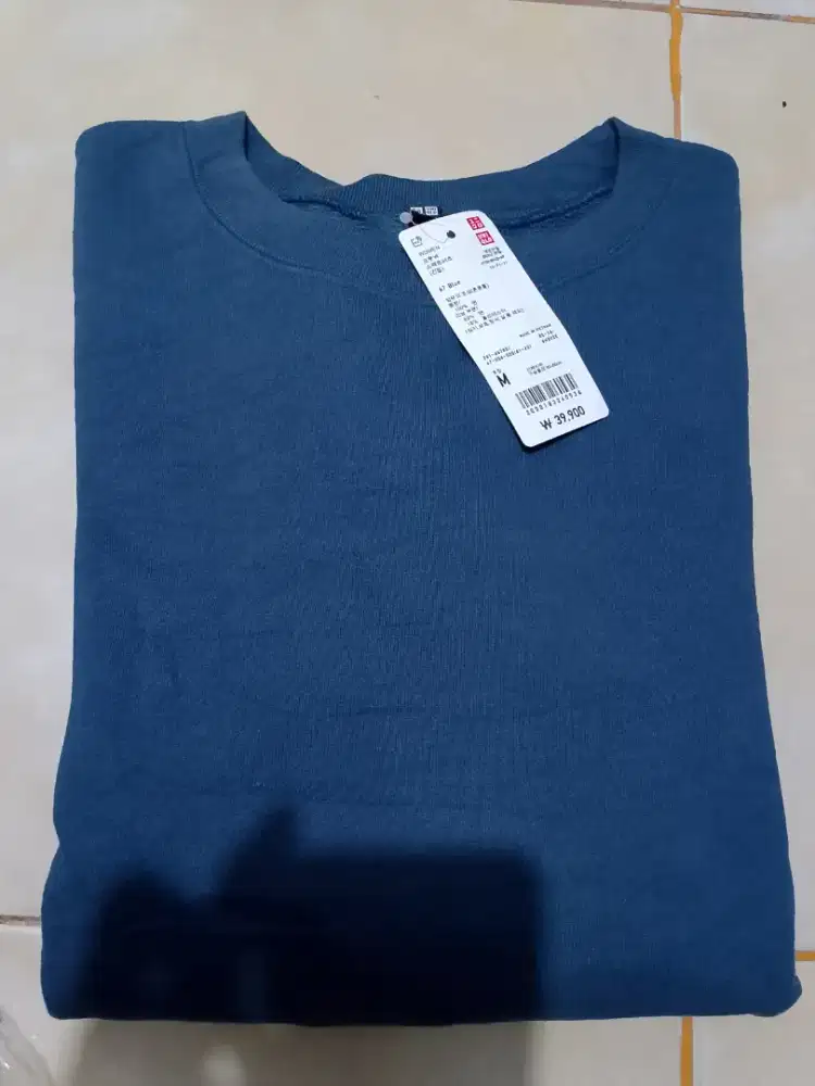crewneck/sweater uniqlo kondisi baru