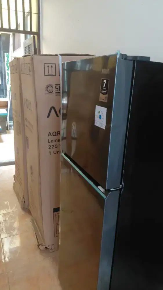 Kulkas 2 Pintu Aqua Sharp