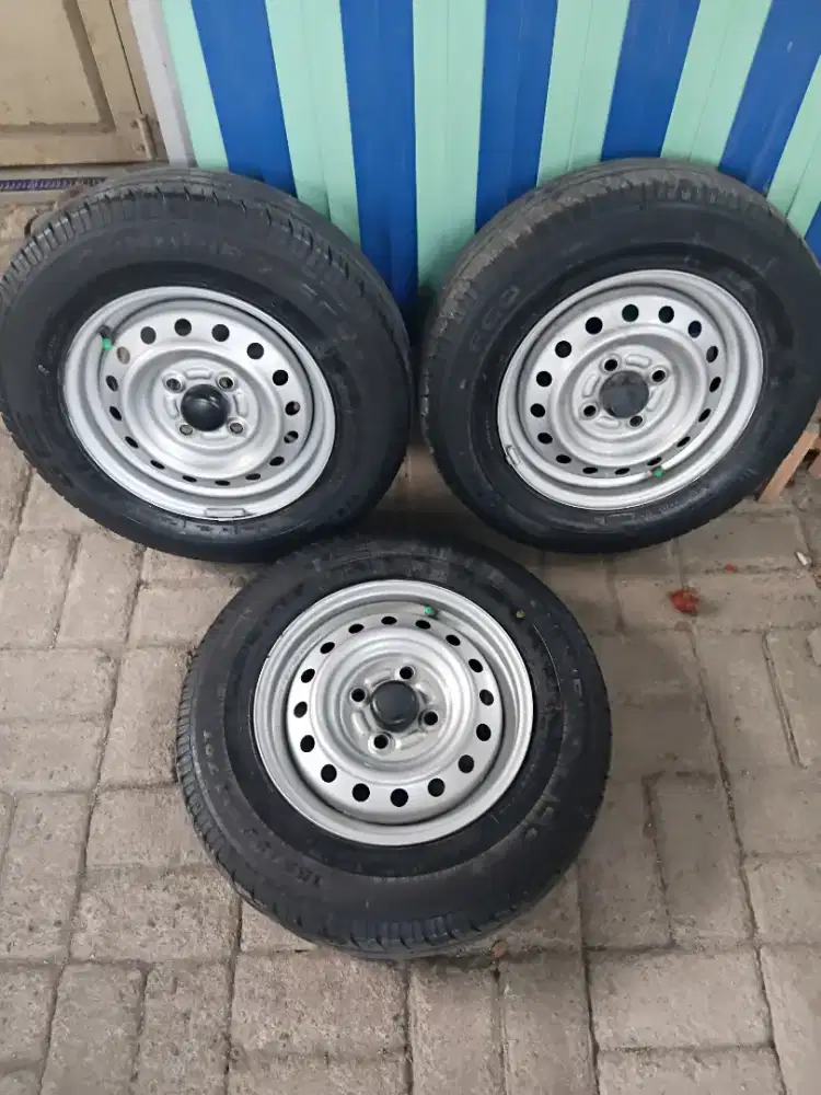VELG KALENG R13&BAN EX SIGRA D 2025 BAGUS