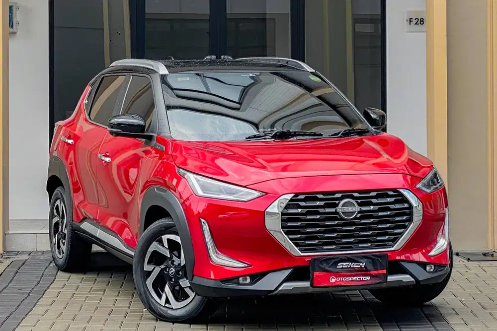 Nissan Magnite Premium 1.0 Turbo CVT Matic 2023 Merah Hitam Two Tone,