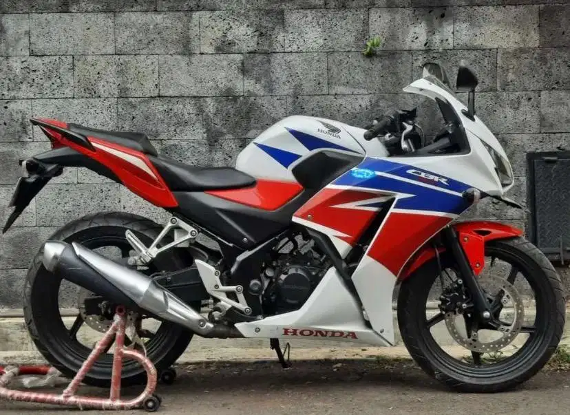 Honda CBR 150 2015 K45A