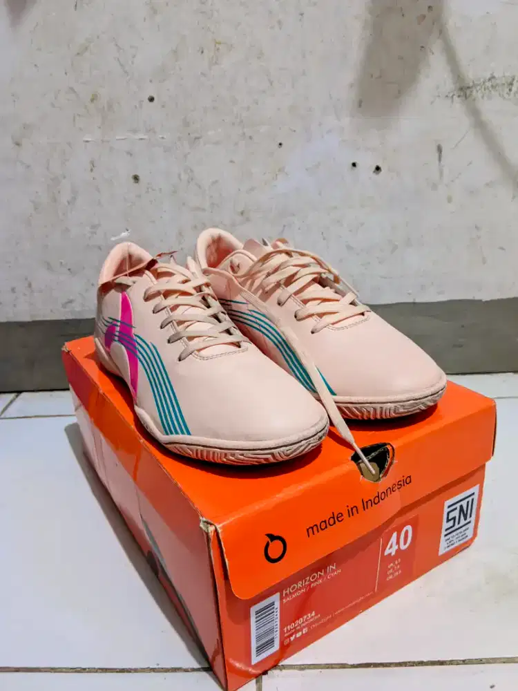 sepatu futsal horizon in sz 40