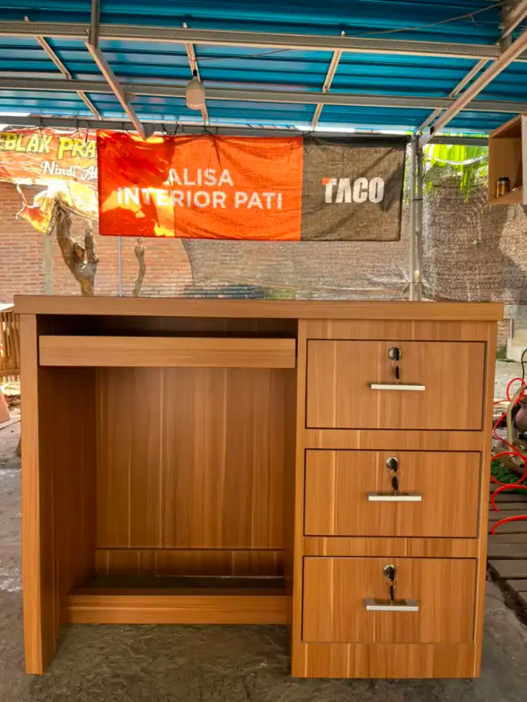 Meja kerja minimalis