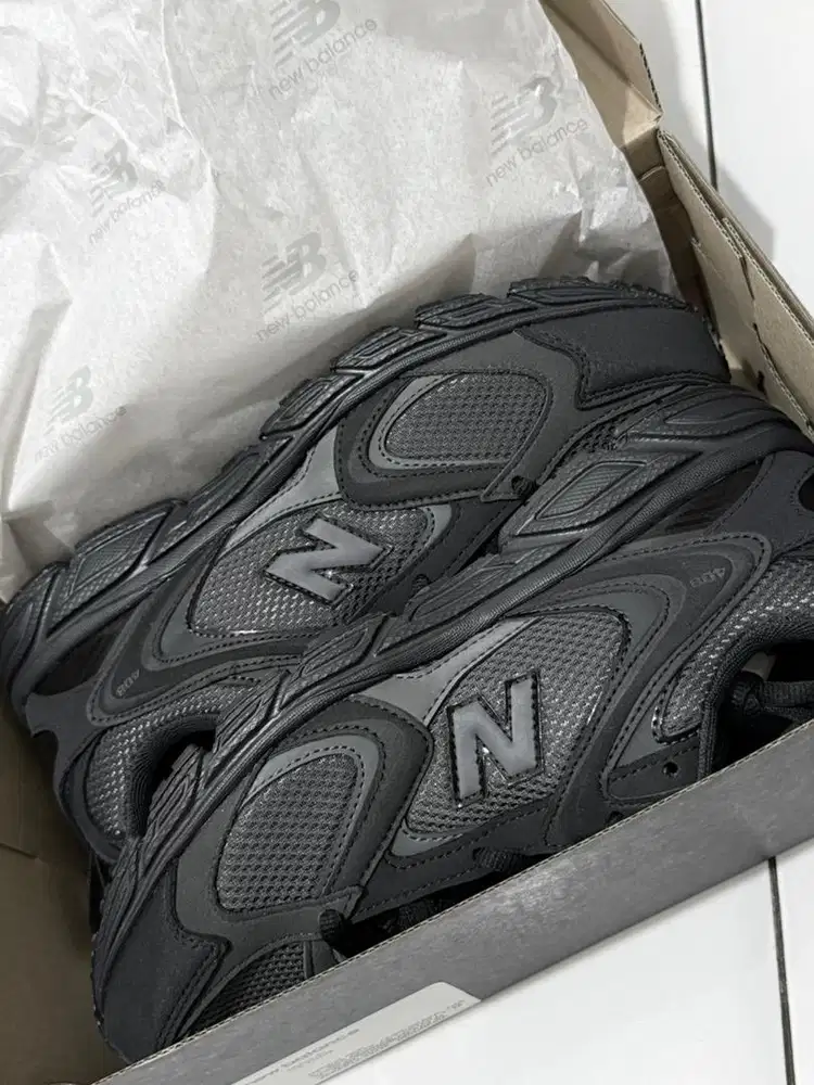 SEPATU NEW BALANCE (NB) 408