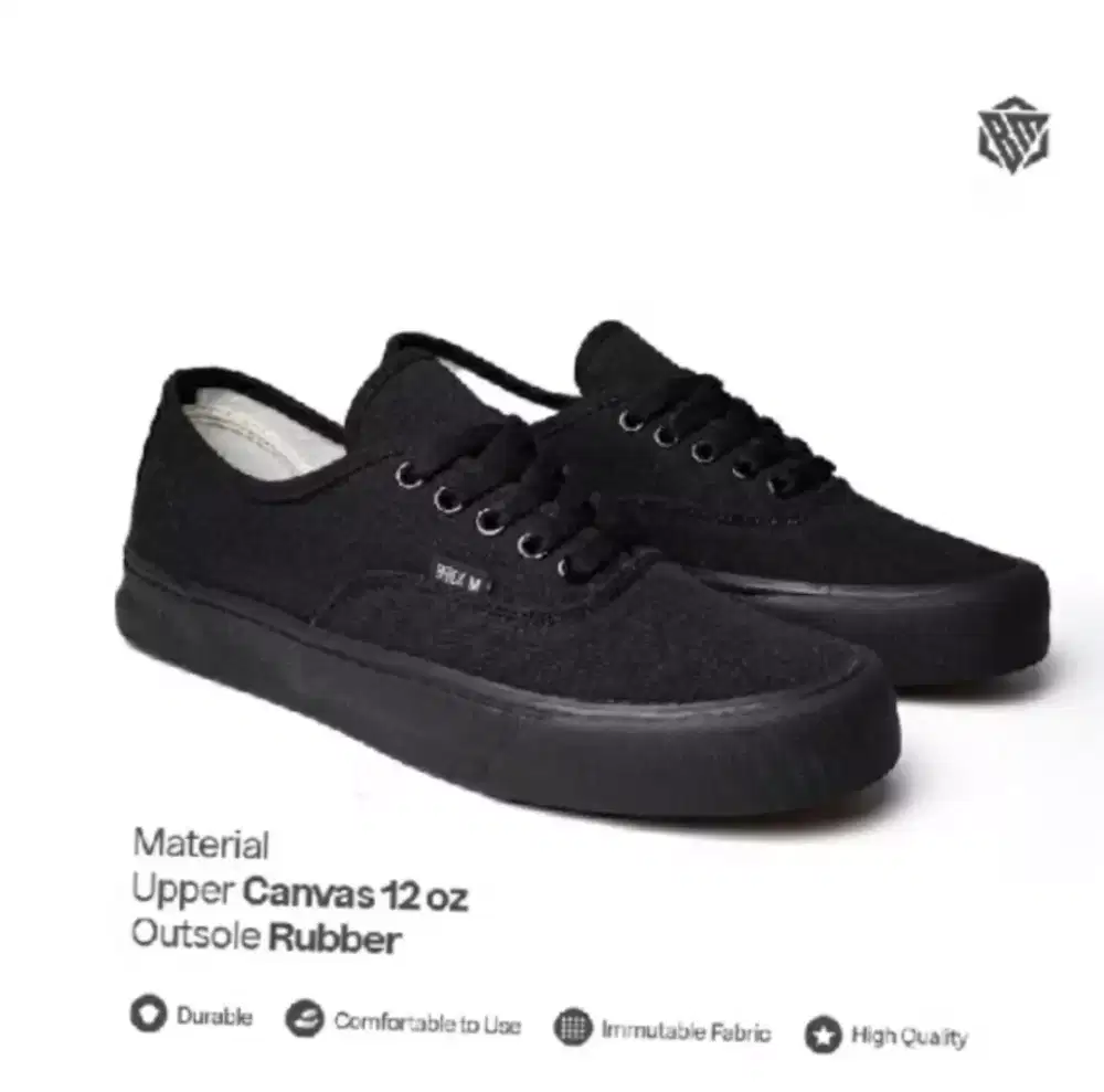 Sepatu pria full hitam 41