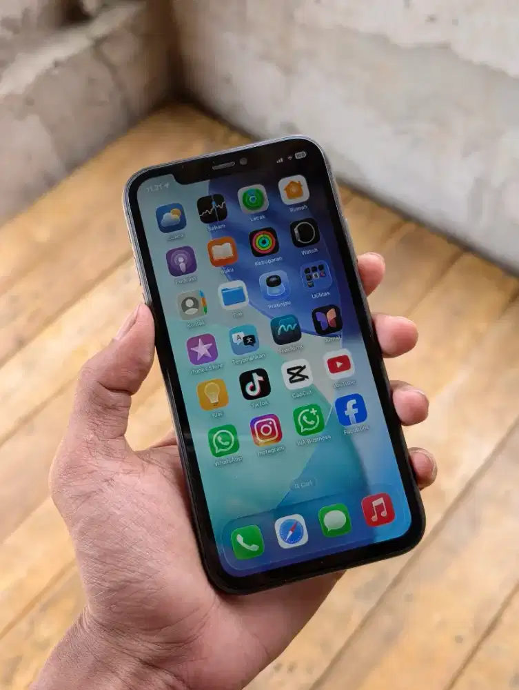 iPhone 11 64gb xl axis