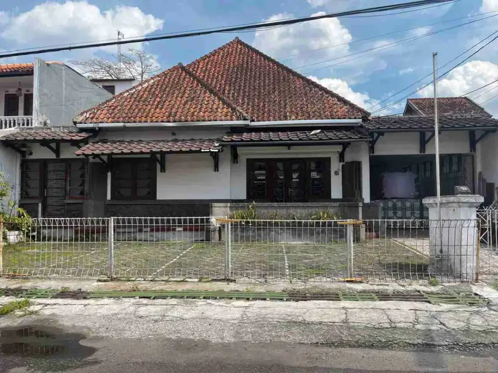 Disewakan rumah untuk kantor di area Sayap Riau dekat Gedung Sate
