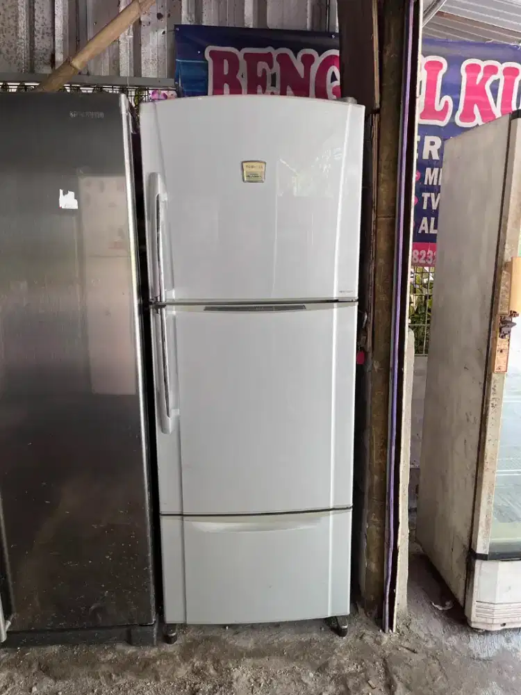 Kulkas 3 pintu sharp