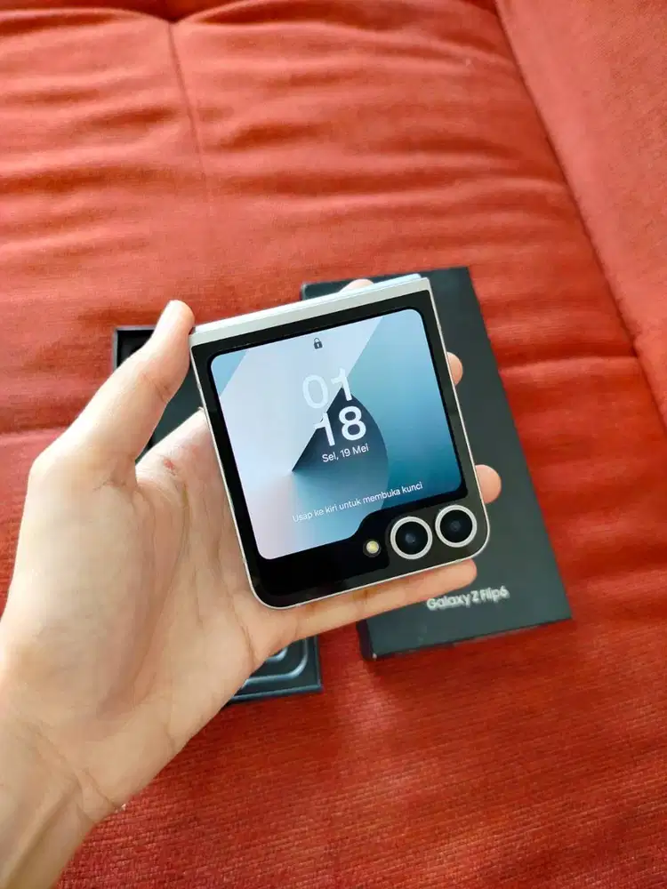 Samsung Galaxy Z Flip 6 256 gb like new