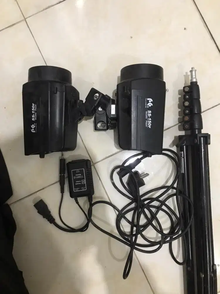 Lampu lighting Falcon Eyes SS 150 bekas