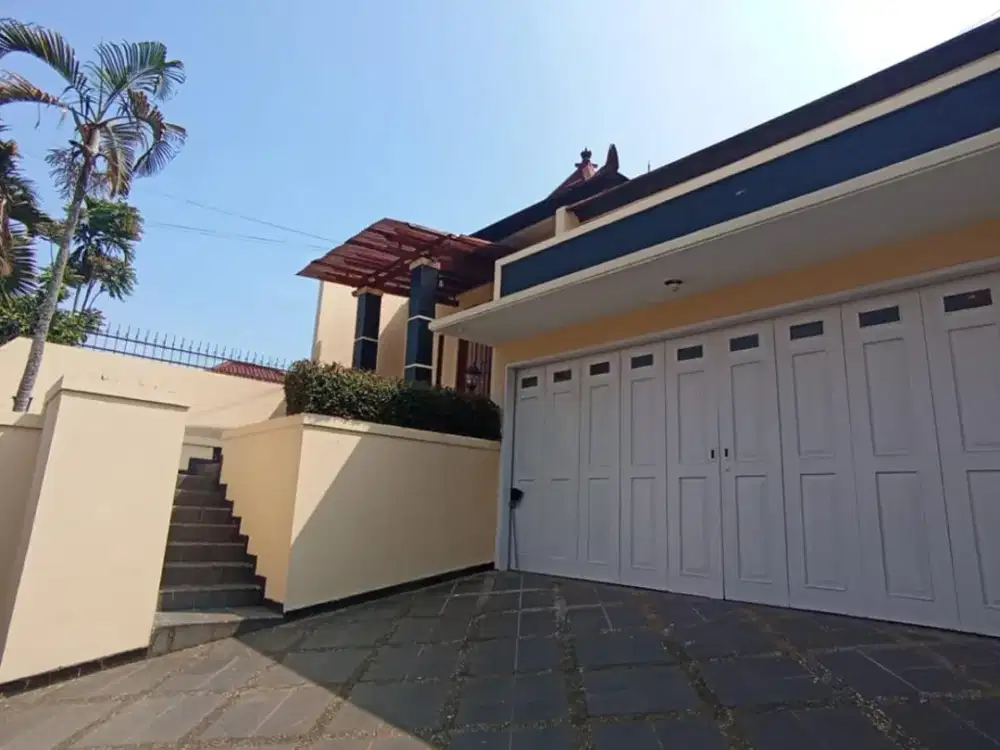 Hot deals !! rumah bagus di bawah harga pasar komplek UNPAD cigadung
