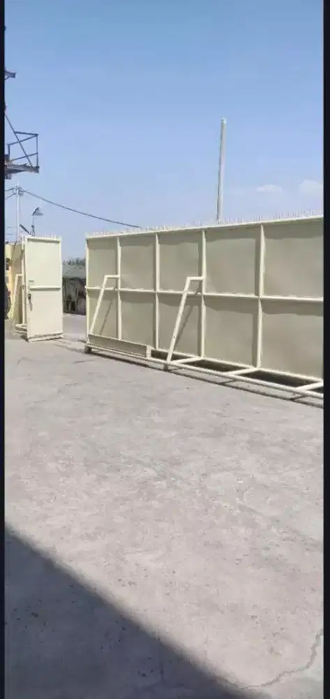 Pintu Gerbang Gudang