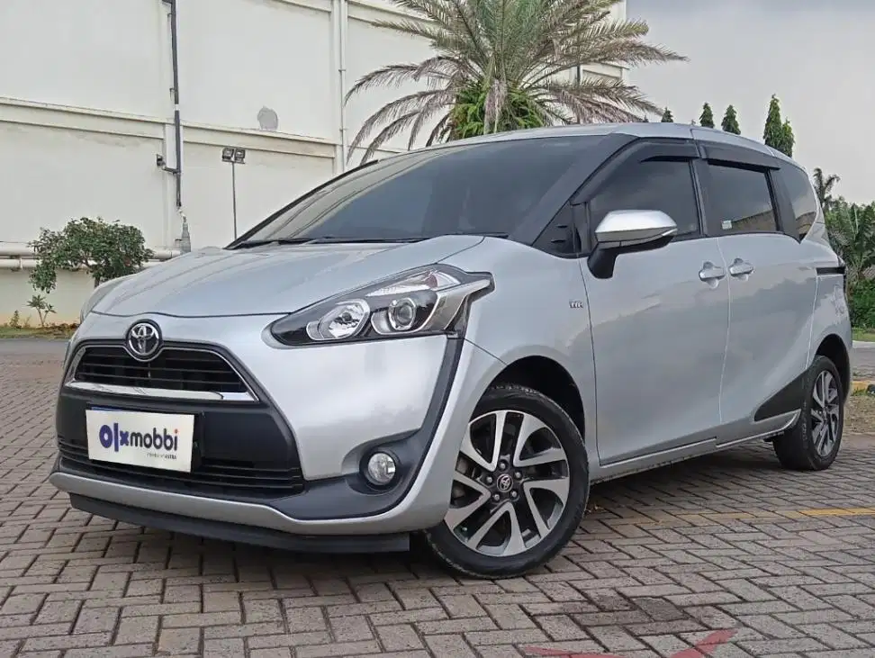 TDP 8, JT Toyota Sienta 1.5 V Bensin-AT Silver 2017