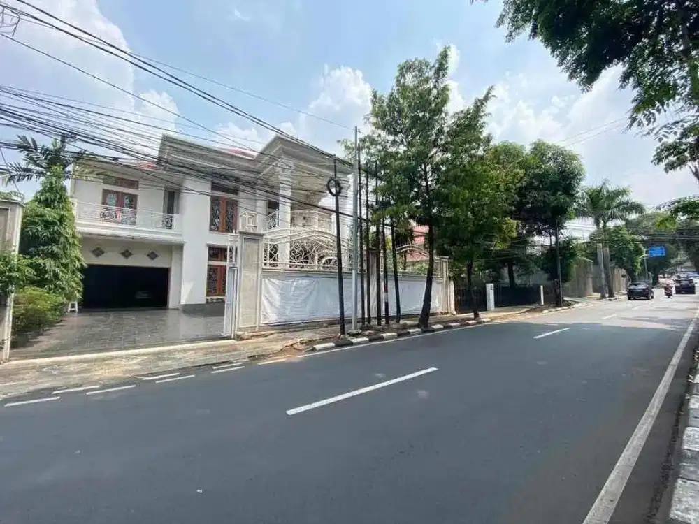 rumah strategis cantik siap huni Dharmawangsa jakarta selatan