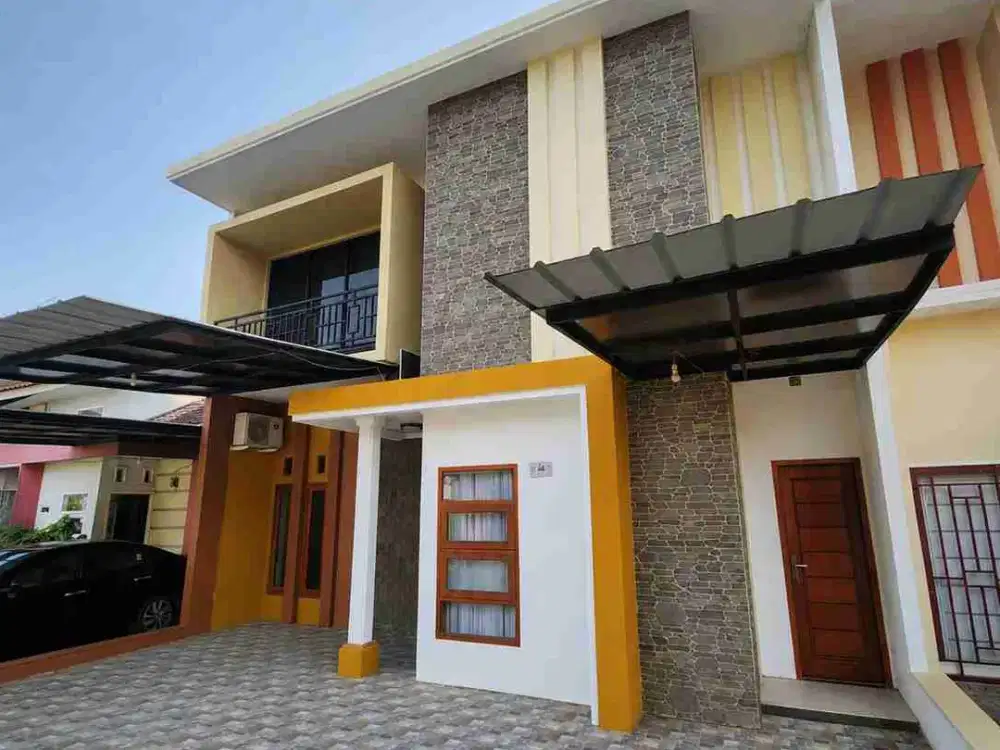 sewa rumah 4 kamar AC strategis