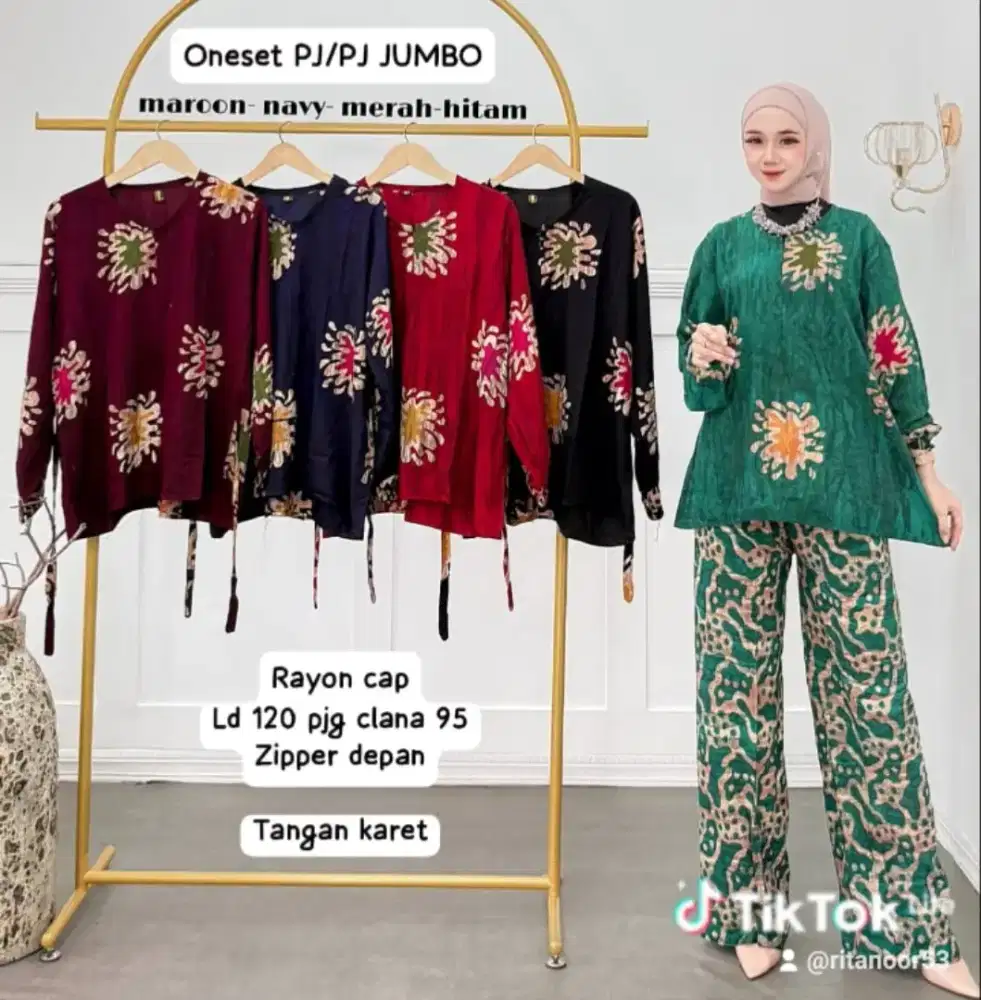Setelan batik warna dan monocrone