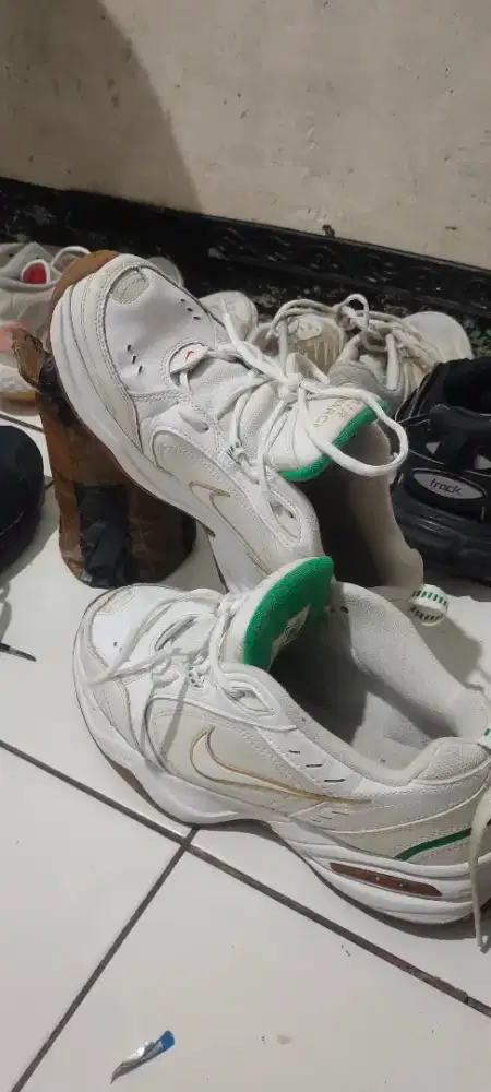 Thrifting sepatu AIR MONARCH size 41 insole 27,5