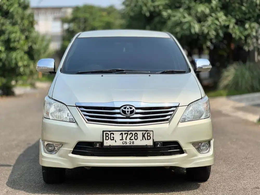 TOYOTA INNOVA G 2.4 MT 2013 DIESEL SILVER METALIK TERMURAH!