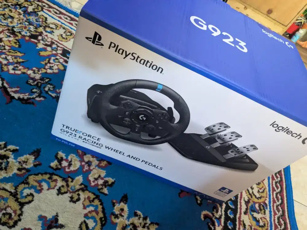 Logitech G923 Racing Wheel + Shifter