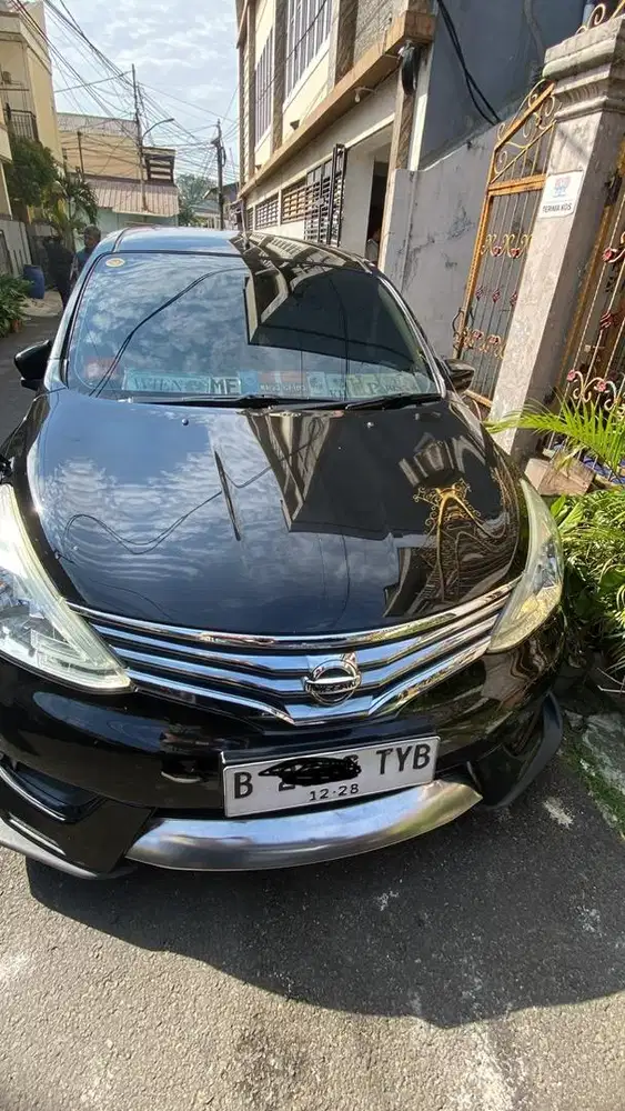 Jual Nissan Livina MT