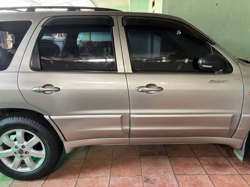 DIJUAL MAZDA TRIBUTE 2.0 L MT Tahun 2004