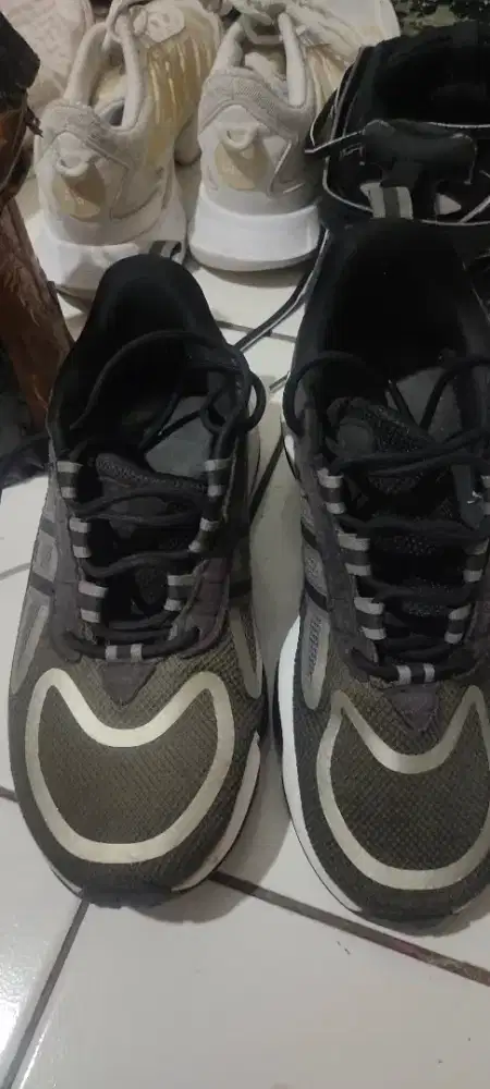 Thrifting sepatu ADIDAS insole 28,5