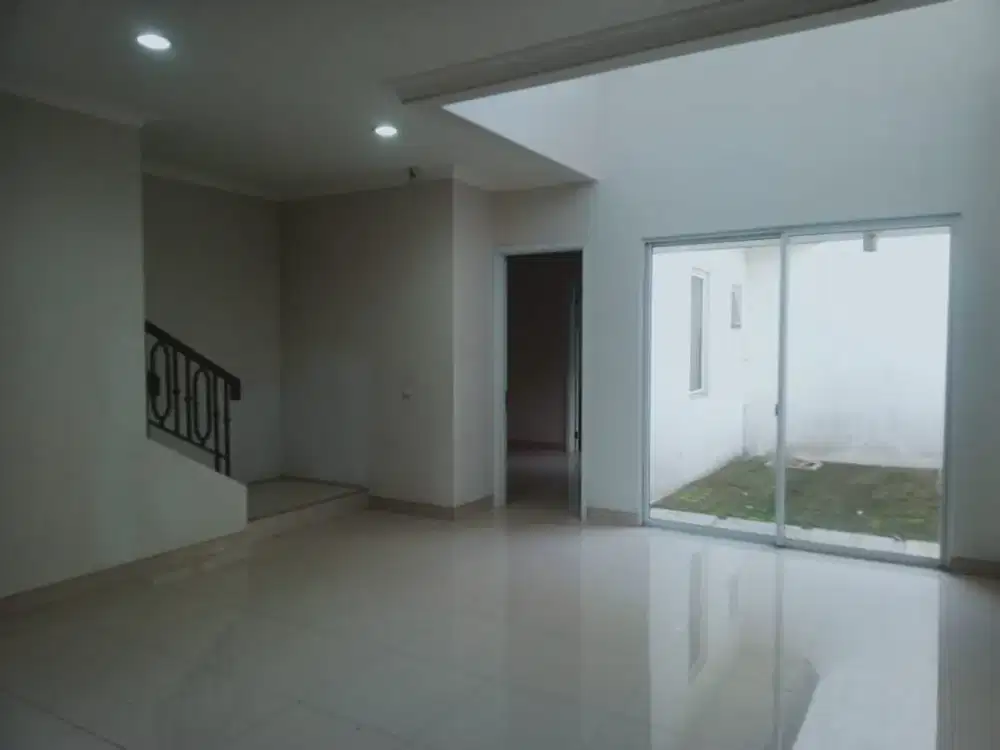 No Cobroke. Dijual Rumah di Eminent Vicacia, BSD