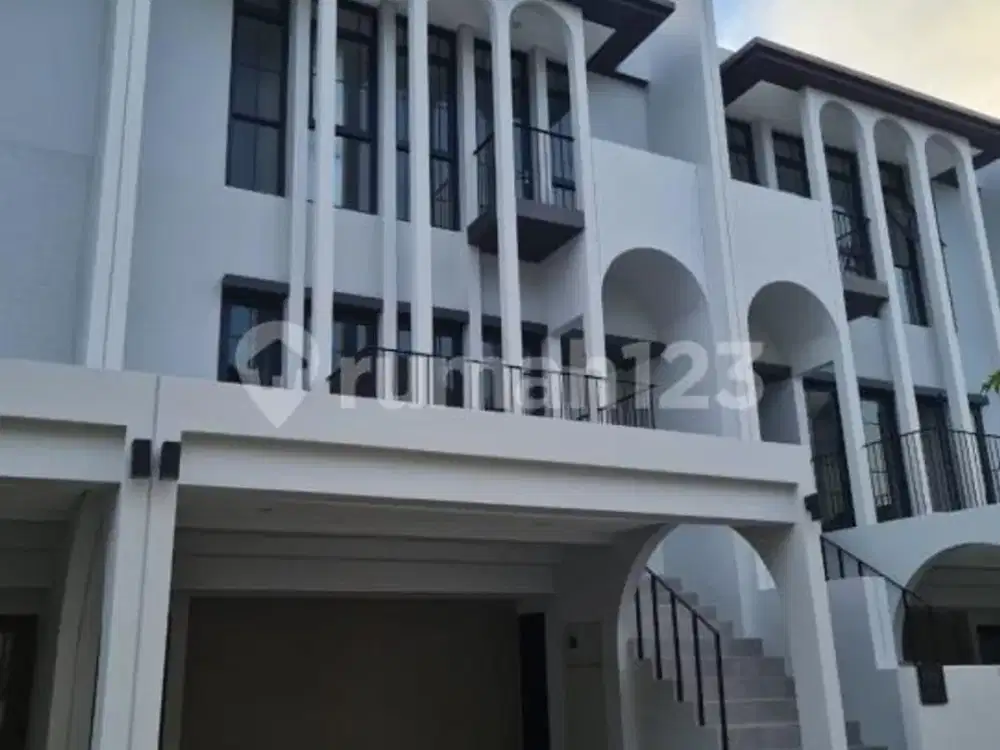 Rumah Eksklusif 3 Lantai di Lingkungan Tenang Nyaman Greenwich BSD